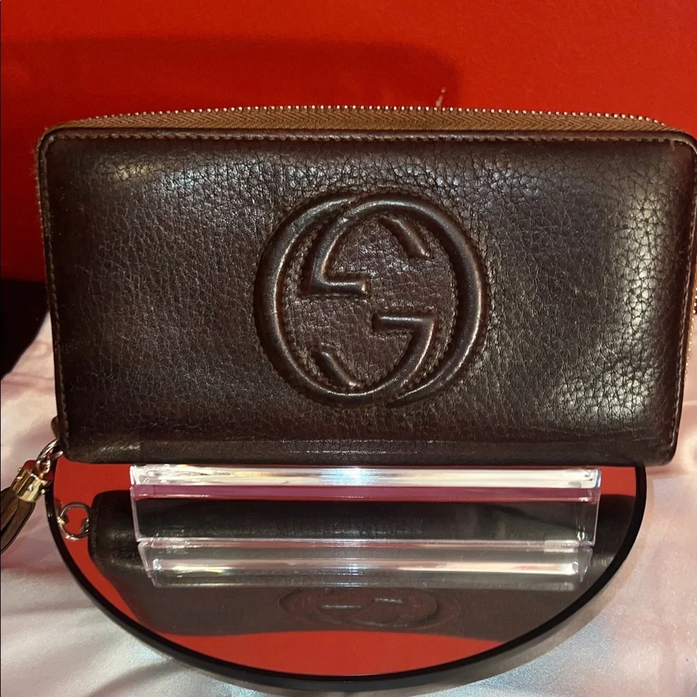 Gucci Dark Brown Leather Wallet in good used condition - Picture 12 of 12